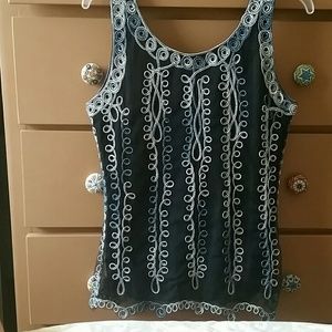 Pretty Angel /sleeveless embroidered blouse